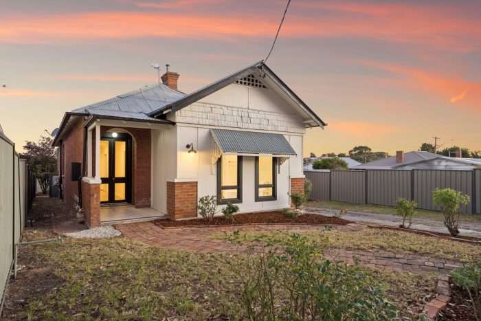 178390182__1764813494-50769-15-web-or-mls-31-Cowper-St-15