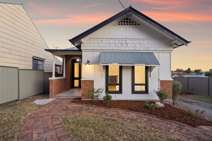 178390230__1764813498-50975-17-web-or-mls-31-Cowper-St-17