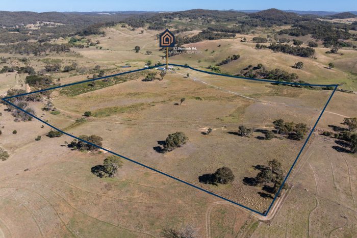 178392826__1764814016-52427-22-web-or-mls-SM-Drone-57-Osmonds-Rd-3