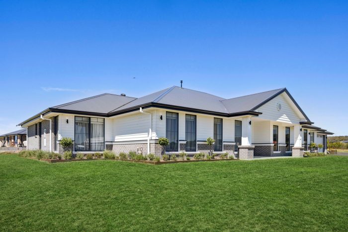 178916036__1765236966-41932-42-web-or-mls-3-Southdown-Rd-Green-Grass-6