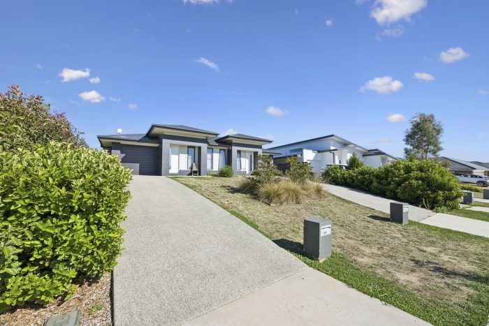 5-web-or-mls- 9 Bonneville Bvd-5