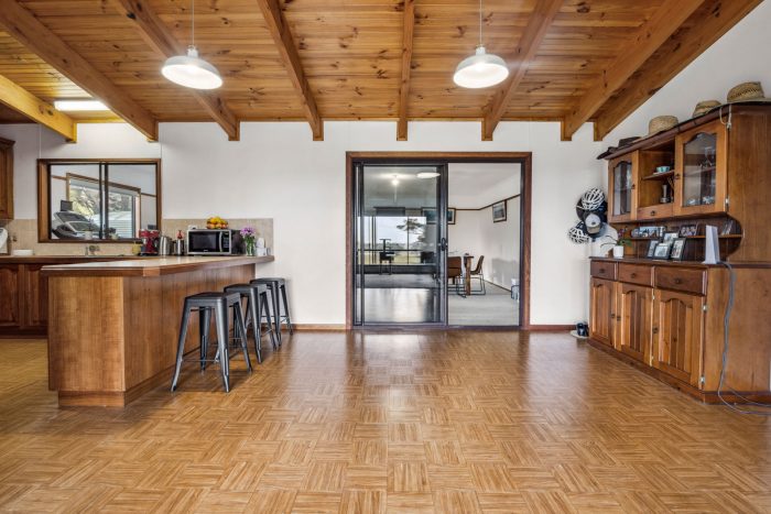 88032424__1713414088-80369-8-web-or-mls-3336-Range-Rd-8