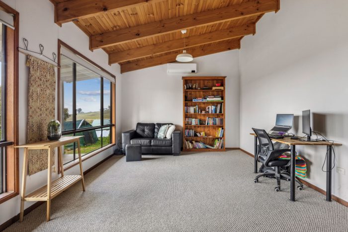 88032431__1713414093-80712-11-web-or-mls-3336-Range-Rd-11