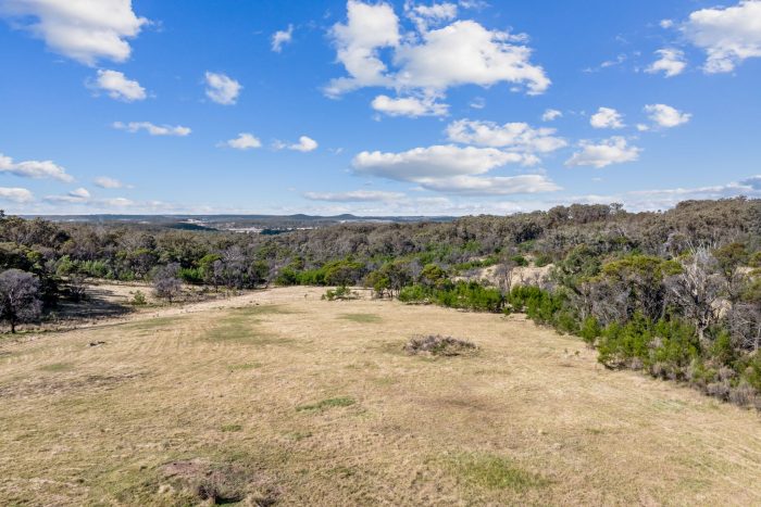 94847705__1718595608-75975-18-web-or-mls-Drone-441-Red-Hills-Rd-8